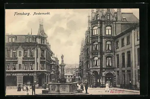 AK Flensburg, Nordermarkt mit Brunnen