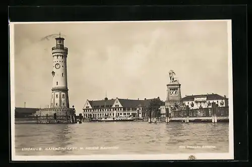 AK Lindau i. B., Hafeneinfahrt M. Neuem Bahnhof, Dampfer Hohentwiel, Leuchtturm