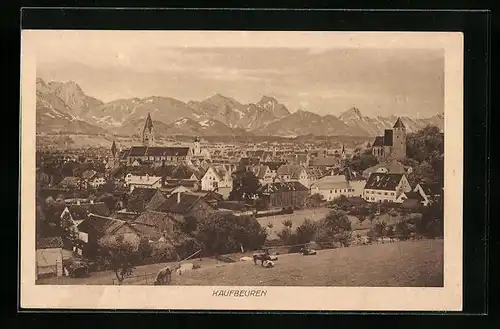 AK Kaufbeuren, Totalansicht der Stadt, Gebirgspanorama