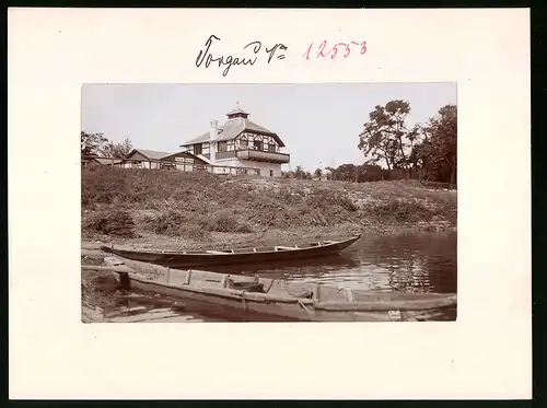 Fotografie Brück & Sohn Meissen, Ansicht Torgau / Elbe, Blick auf das Bootshaus des Torgauer Rudervereins