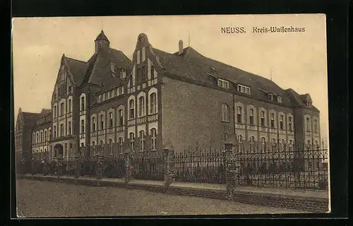 AK Neuss, Kreis-Waisenhaus von der Strasse aus gesehen