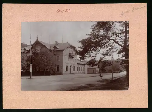 Fotografie Brück & Sohn Meissen, Ansicht Coswig i. Sa., Strassenpartie am Restaurant Spitzgrundmühle