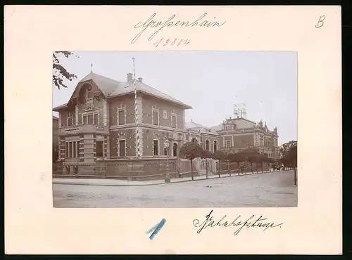 Fotografie Brück & Sohn Meissen, Ansicht Grossenhain i. Sa., Bahnhofstrasse mit Haus Landwirtsch. Spar u. Vorschuss Verein