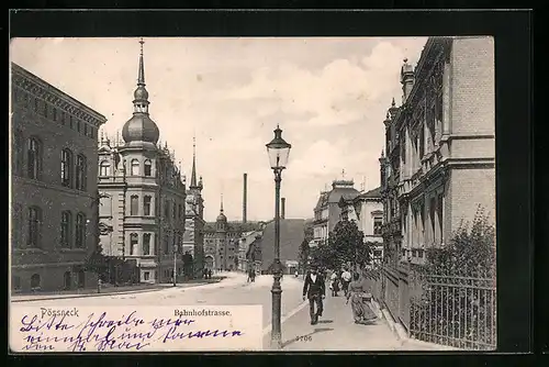 AK Pössneck, Bahnhofstrasse mit Passanten