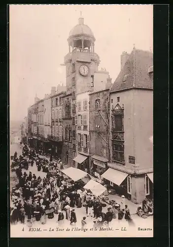 AK Riom, La Tour de l`Horloge et le Marché