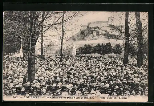 AK Lourdes, Le Chateau et place du Rosaire