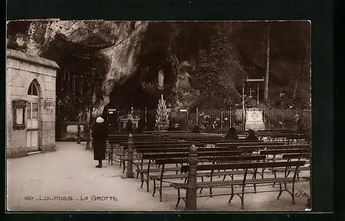 AK Lourdes, la Grotte