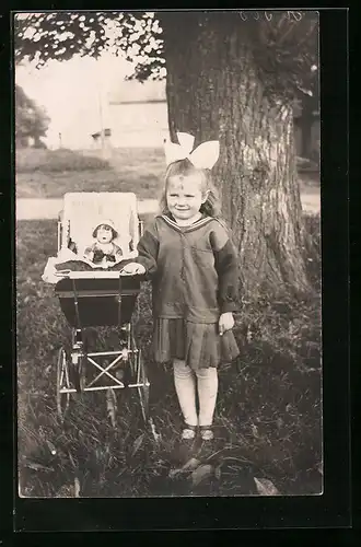 Foto-AK Mädchen mit Kinderwagen und Puppe