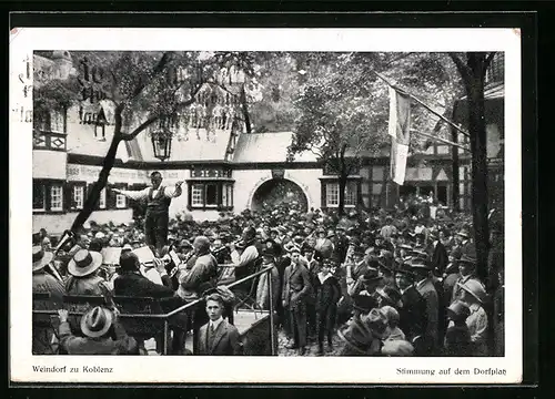 AK Weindorf zu Koblenz, Stimmung auf dem Dorfplatz