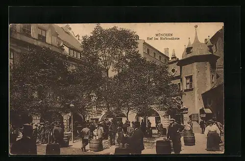 AK München, Hof im Münchner Hofbräuhaus