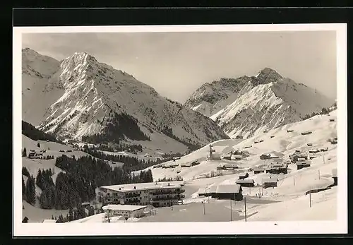 AK Hirschegg, Ortsansicht mit Elfer- u. Zwölferhorn und Widderstein