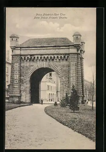 AK Metz, Strassenpartie am Prinz Friedrich-Karl Thor