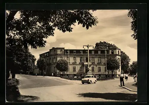 AK Schöneck im Vogtl., Strassenpartie Hotel Schönecker Hof