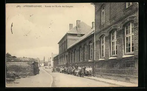 AK Avesnes-le-Sec, Entrée de l`Ecole des Garcons