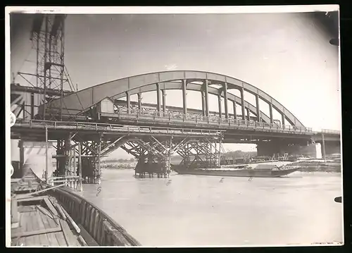 Fotografie Ansicht Wien-Floridsdorf, Brückenbau Kaiser Franz Joseph Brücke, Stützgerüste werden demontiert