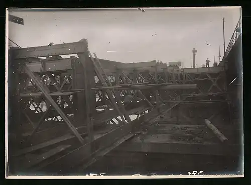 Fotografie Ansicht Wien-Floridsdorf, Brückenbau Kaiser Franz Joseph Brücke, Blick in die Fachwerkkonstruktion