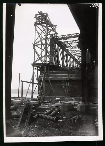 Fotografie Ansicht Wien-Floridsdorf, Brückenbau Kaiser Franz Joseph Brücke, Abtraggerüst am Widerlager der alten Brücke