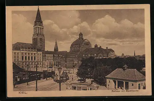 AK Kiel, Rathaus mit Stadttheater mit Strassenbahnen