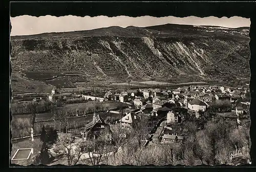 AK Latour-de-Carol, Vue generale du Village et les Montagnes Espagnoles