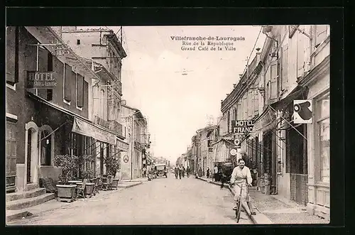 AK Villefranche-de-Lauragais, Rue de la Republique, Grand Café de la Ville