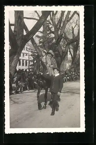 AK Meran, Parade mit Ritter zu Pferd