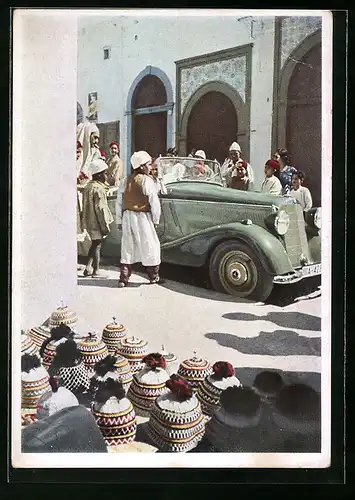 AK Tripolis, Ein vielbewunderter Mercedes-Benz in einer Bazarstrasse, Auto