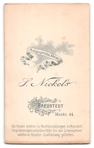 Fotografie S. Nickels, Bredstedt, Markt 44, hübsche Frau in edlem schwarzen Kleid