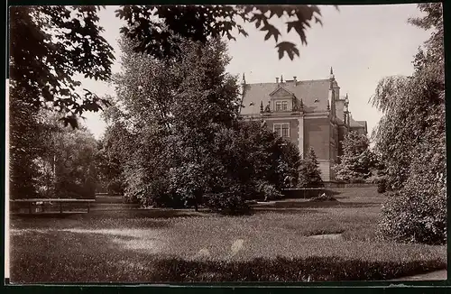 Fotografie Brück & Sohn Meissen, Ansicht Bischofswerda i. Sa., Blick in den Friedrich-August-Park mit Schule