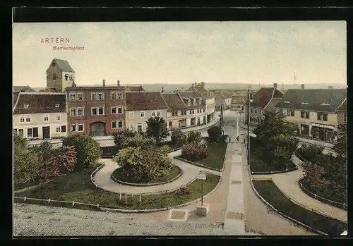 AK Artern, Bismarckplatz mit Geschäft von Richard Riedel und Strassenpartie