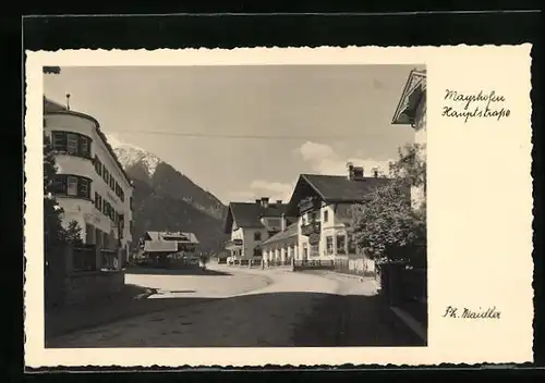 AK Mayrhofen, Hauptstrasse mit Berg