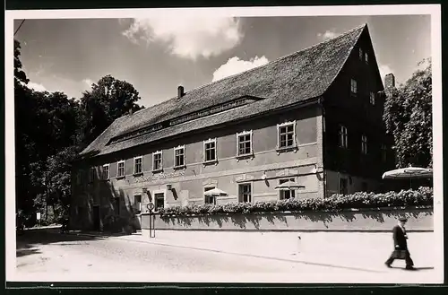 Fotografie Brück & Sohn Meissen, Ansicht Schirgiswalde, Strassenpartie am Gasthof Weintraube