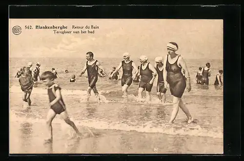 AK Menschen in Bademode am Strand von Blankenberghe