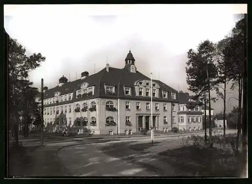 Fotografie Brück & Sohn Meissen, Ansicht Coswig, Strasse am Frauenheim Wettinstift