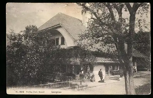 AK Langnau, Strassenpartie mit Wohnhaus u. Mann