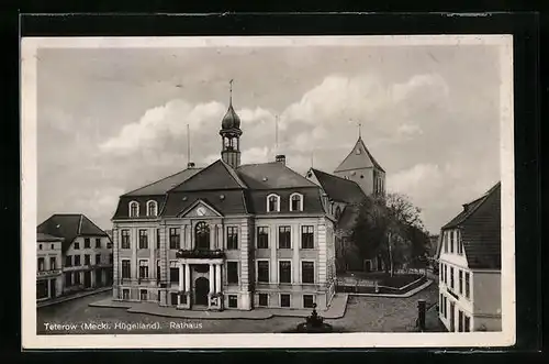 AK Teterow /Meckl. Hügelland, Rathaus mit Geschäft