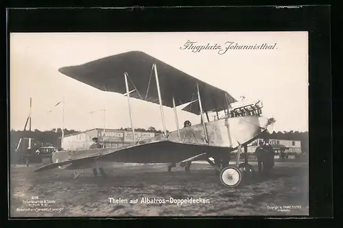 Foto-AK Sanke Nr. 219: Berlin, Thelen auf Albatros-Doppeldecker, Flughafen, Flugzeug