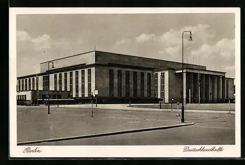 AK Berlin, Strassenpartie mit Deutschlandhalle