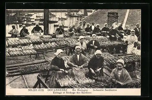 AK Douarnenez, Industrie Sardinière, Etetage et Sechage des Sardines, Fischerei