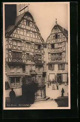 AK Berncastel /Mosel, Marktplatz mit Geschäften und Brunnen