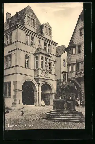 AK Bernkastel, Rathaus mit Geschäft und Brunnen