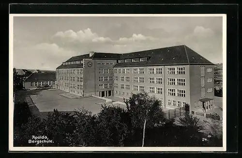 AK Apolda, Bergschule mit Hof aus der Vogelschau