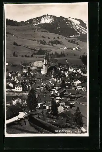 AK Nesselwang im Allgäu, Ortsansicht von einem Berg