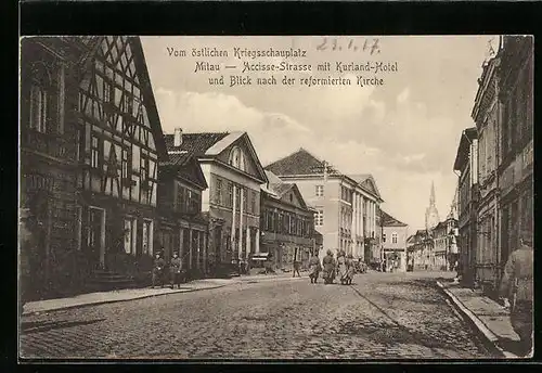 AK Mitau, Accisse-Strasse mit Kurkand-Hotel und Blick nach der reformierten Kirche