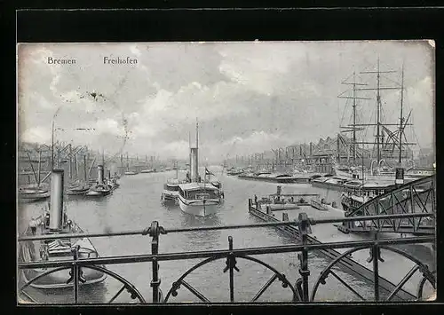 AK Bremen, Blick von der Brücke auf den Freihafen mit Schiffen