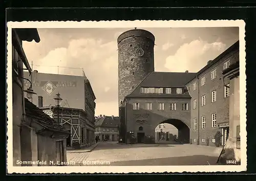 AK Sommerfeld /Nd.-Lausitz, Platz mit Büttelturm