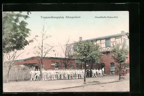 AK Altengrabow, Truppenübungsplatz, Mannschafts-Badeanstalt mit Soldaten