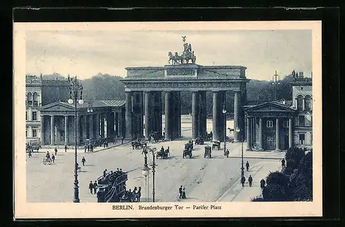 AK Berlin, Brandenburger Tor vom Pariser Platz aus gesehen