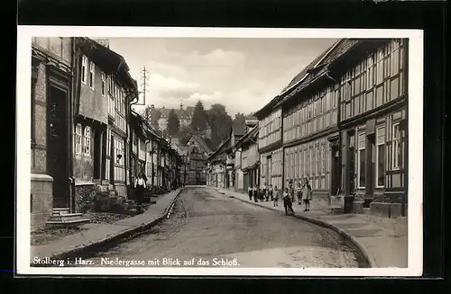 AK Stolberg i. Harz, Strassenpartie Niedergasse mit Blick auf das Schloss