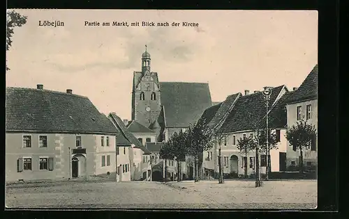 AK Löbejün, Strassenpartie am Markt mit Blick nach der Kirche