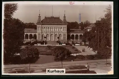 Fotografie Brück & Sohn Meissen, Ansicht Bad Elster, Strassenpartie mit Blick zum Kurhaus